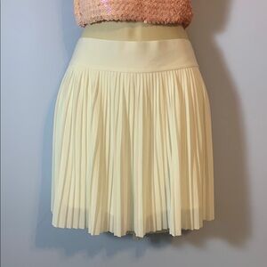 Athletic pleated tennis skirt over shorts size XL White no boundaries skort